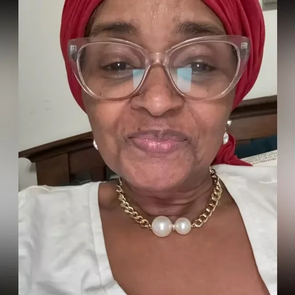 Vintage Pearl Elegant Gold Necklace - Picture 3 of 8